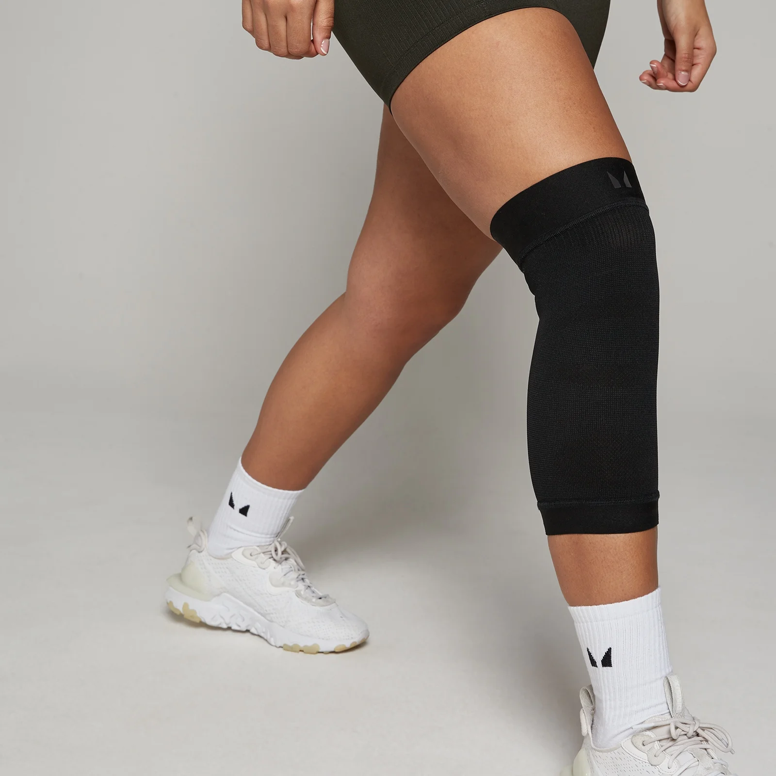 MP Unisex Seamless Knee Sleeve (Single) - Black - L Image 1